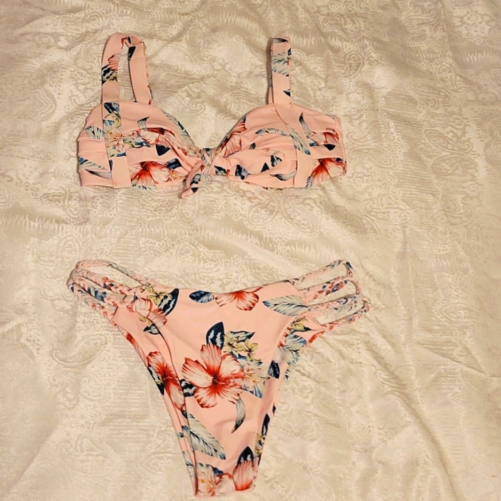 Beautiful pink bikini 👙